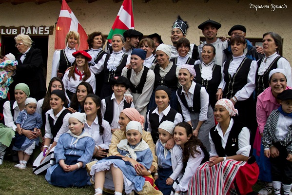 Friends of the Mendiko Euzko Etxea at the 2013 Festival of Communities (photo Ignacio Ezquerra)